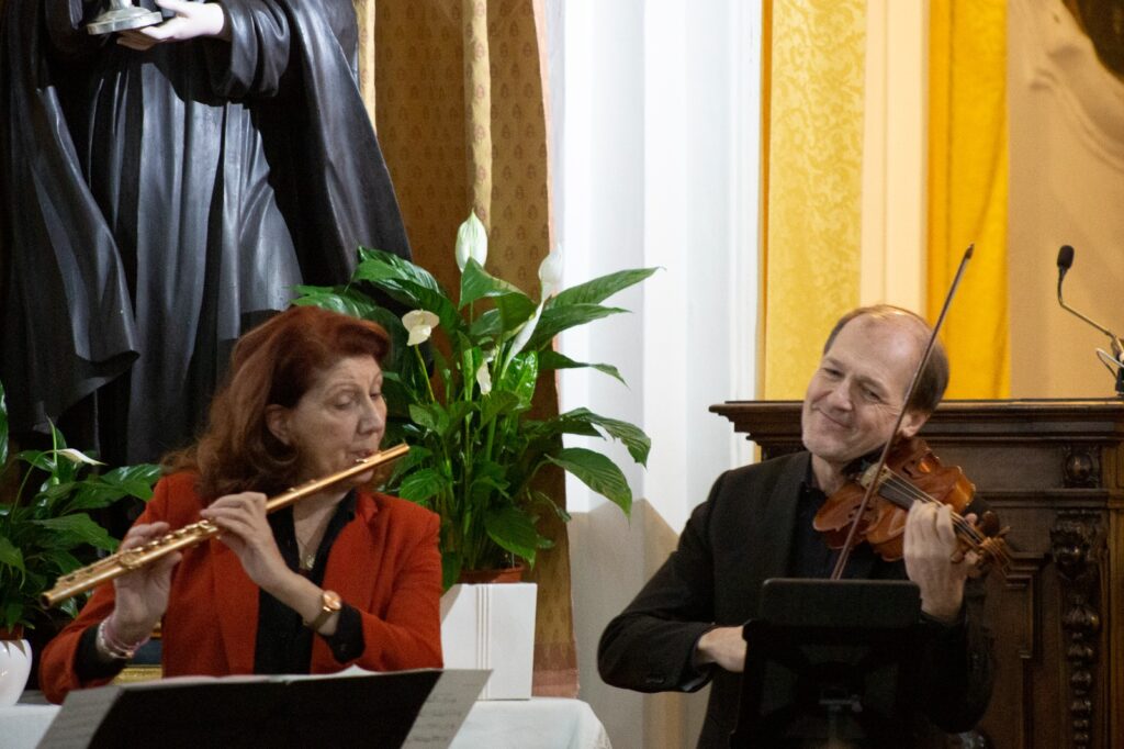 Crotone-20-novembre-1024x682 Tutto esaurito ieri per il concerto della flautista Sello, scelta dal Ministero per rappresentare la musica italiana a livello internazionale. un viaggio tra la musica classica e contemporanea insieme al quartetto canadese Penderecki